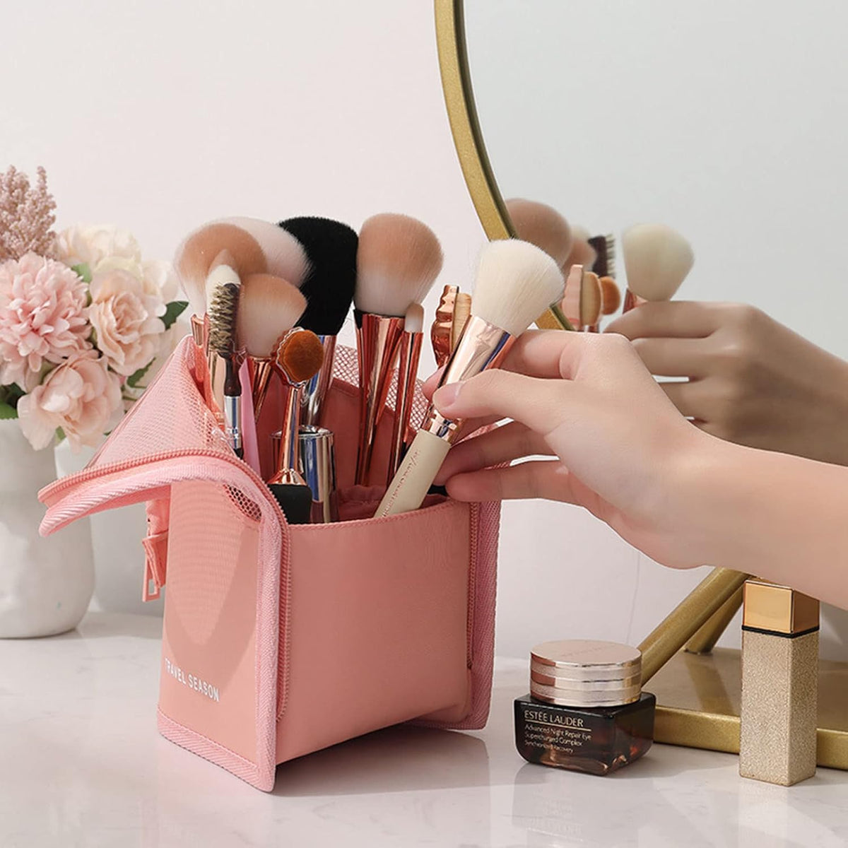 Makeup Brush Travel Case Stand Up, High Capacity Makeup Organizer Portable Travel Makeup Brush Holder (Pink)